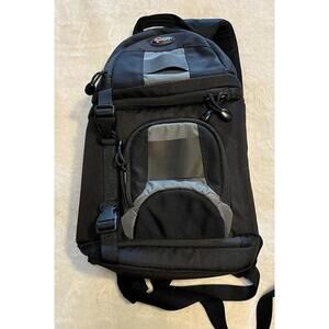 Lowepro Camera Bag Slingshot 200AW Rain Cover Built In